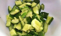 鄂州一家人免费吃瓜,共享夏日清凉时光