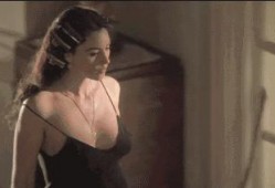 莫妮卡贝鲁奇在线观看,绝色女神的在线魅力瞬间