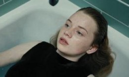 不扣纽扣的女孩在线观看,揭秘青春禁忌的青春成长故事