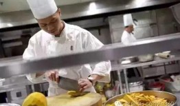 滨湖餐厅厨师爆料案件最新,揭开后厨黑幕，食品安全问题引关注